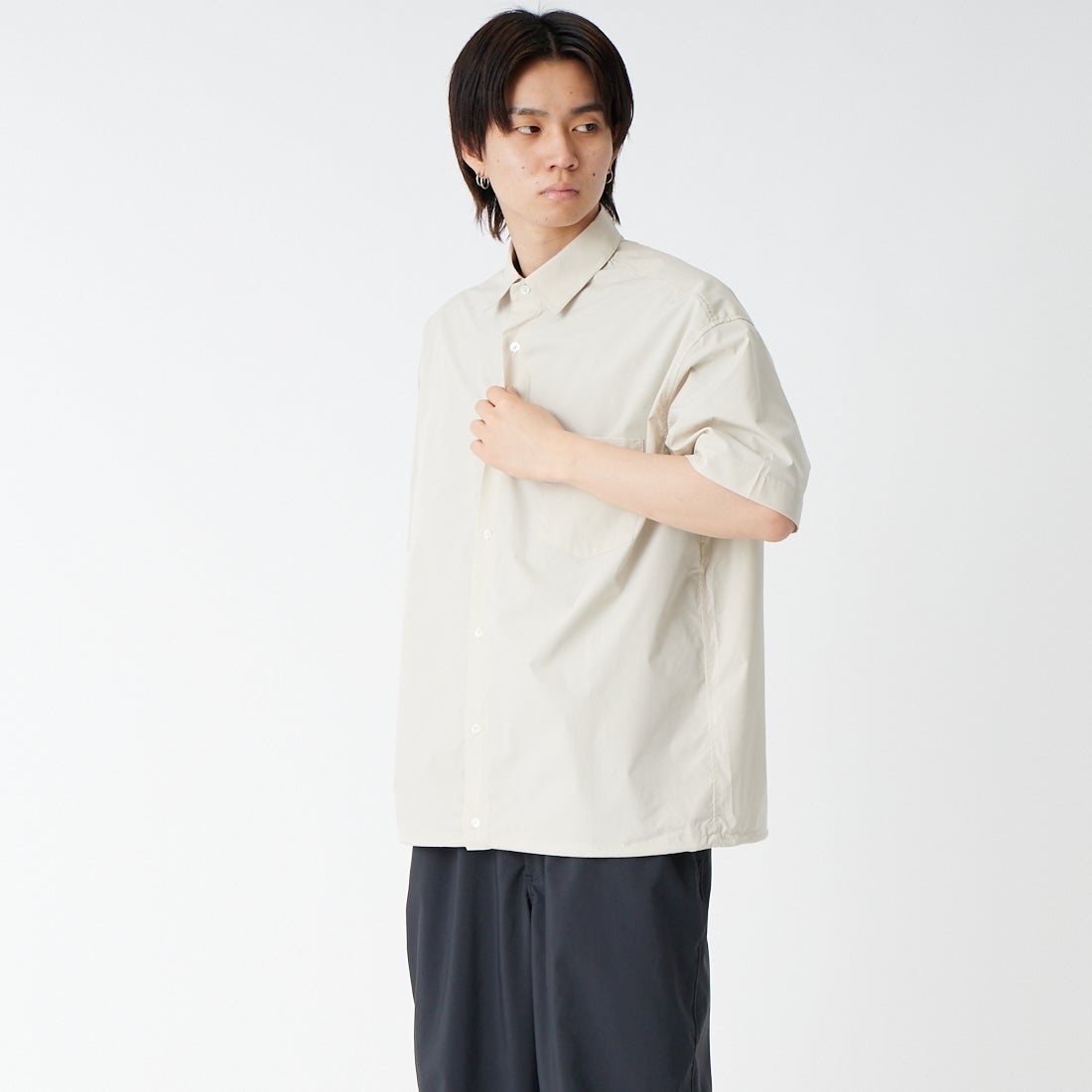 SLICK [スリック] コットンライクタイプライター ドローストリングシャツ [5220272] 520 GRAY B &&モデル身長：177cm 着用サイズ：1&&