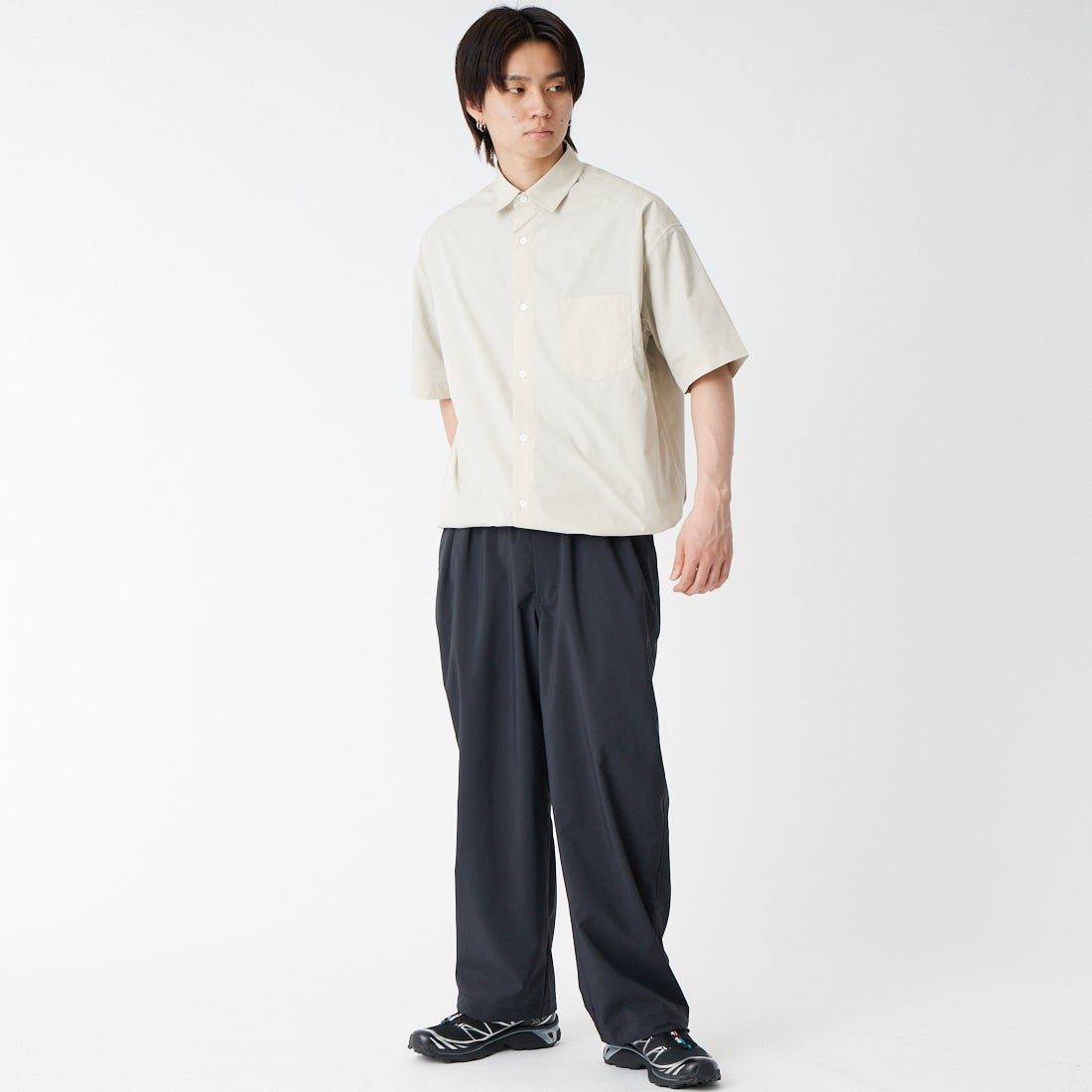 SLICK [スリック] コットンライクタイプライター ドローストリングシャツ [5220272] 520 GRAY B &&モデル身長：177cm 着用サイズ：1&&