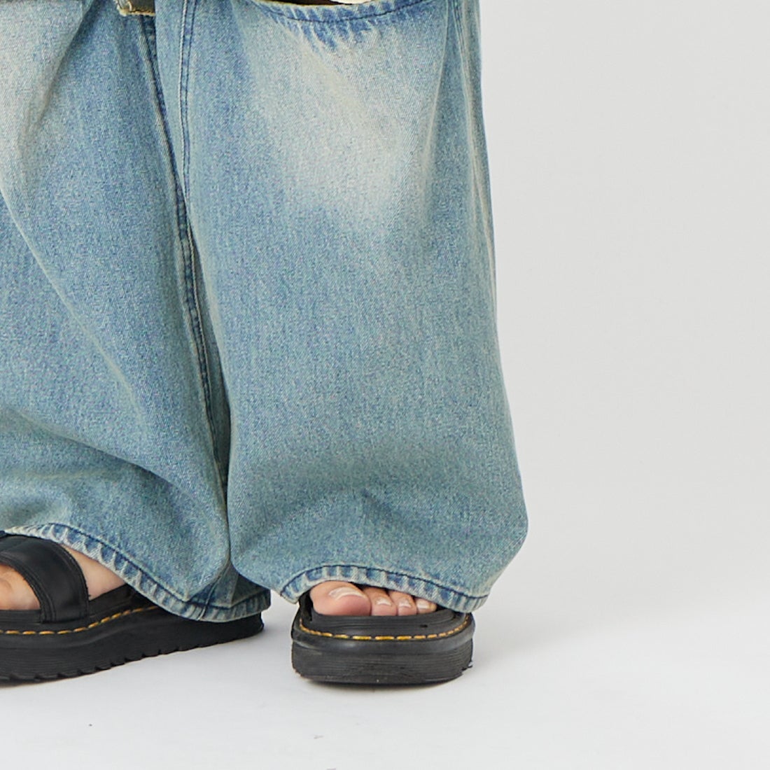 MAISON SPECIAL [メゾンスペシャル] レイヤードデニムパンツ [21261465817] BLU &&モデル身長：162cm 着用サイズ：36&&
