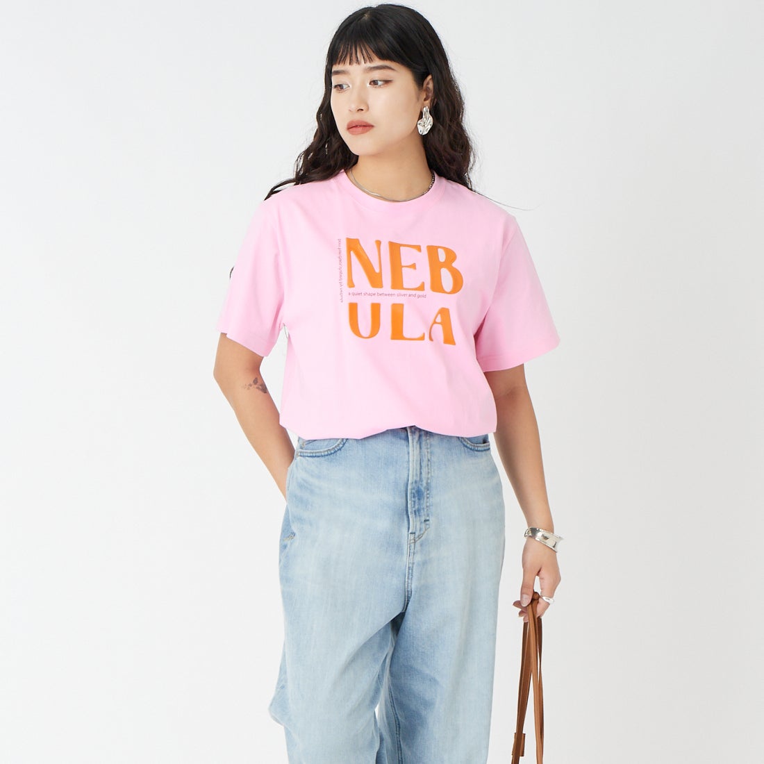 MAISON SPECIAL [メゾンスペシャル] NEBULAロゴTシャツ [21261415816] PNK &&モデル身長：162cm 着用サイズ：F&&