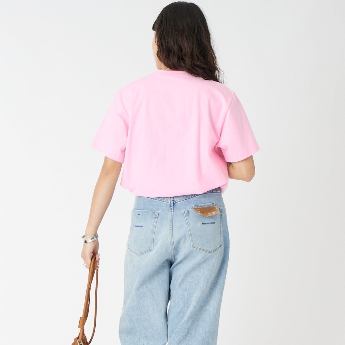 MAISON SPECIAL [メゾンスペシャル] NEBULAロゴTシャツ [21261415816] PNK &&モデル身長：162cm 着用サイズ：F&&