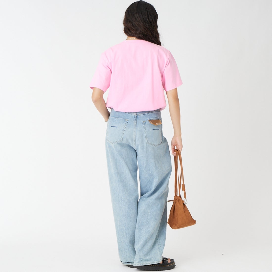 MAISON SPECIAL [メゾンスペシャル] NEBULAロゴTシャツ [21261415816] PNK &&モデル身長：162cm 着用サイズ：F&&