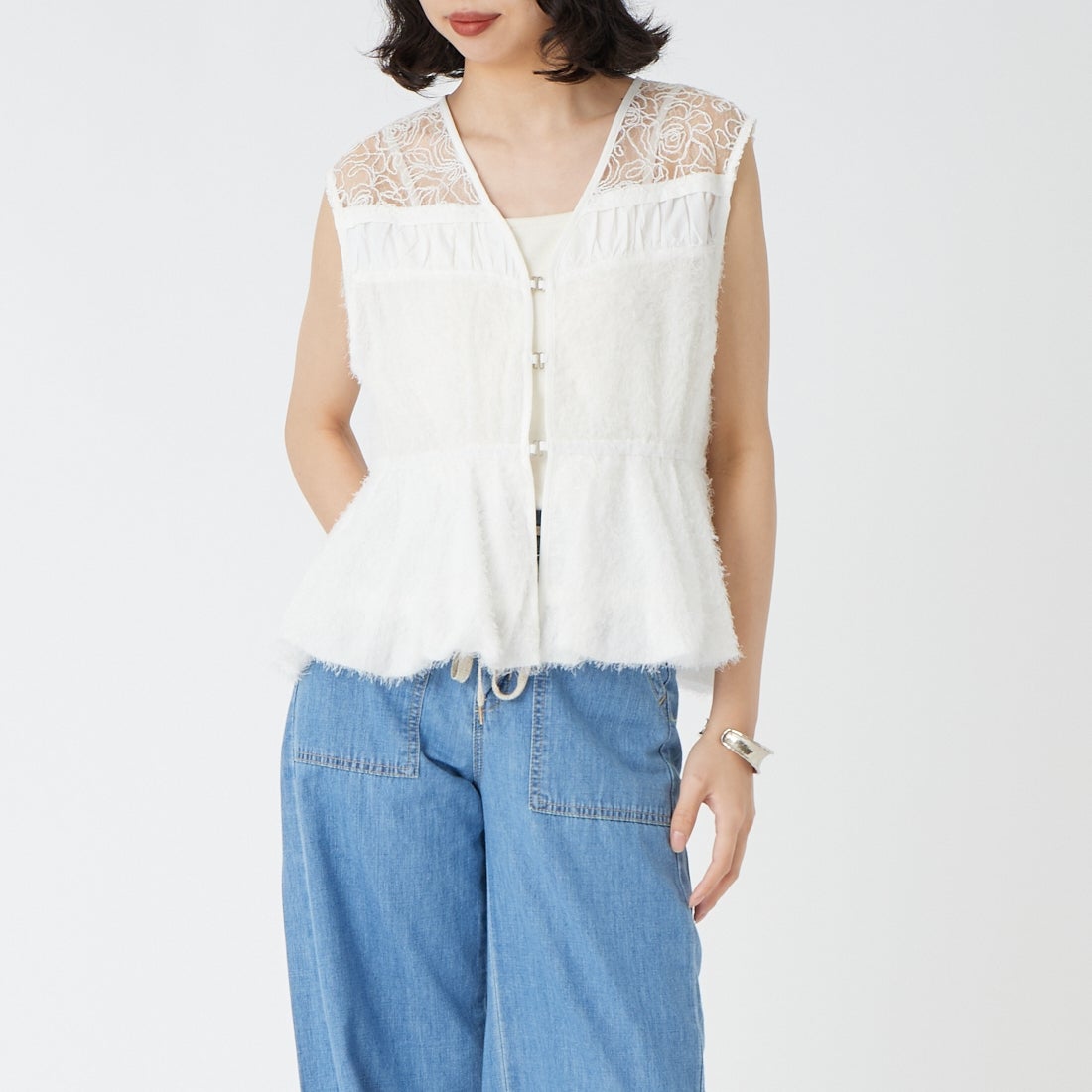&g'aime [アンジェム] MIXバルーンベスト [293-68212] 01 ﾎﾜｲﾄ &&モデル身長：162cm 着用サイズ：F&&