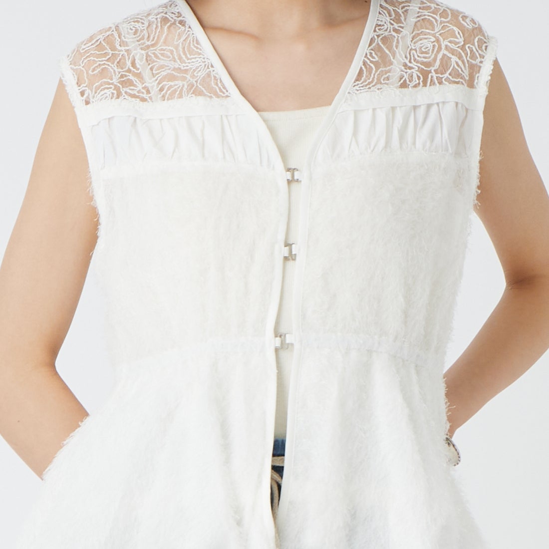 &g'aime [アンジェム] MIXバルーンベスト [293-68212] 01 ﾎﾜｲﾄ &&モデル身長：162cm 着用サイズ：F&&