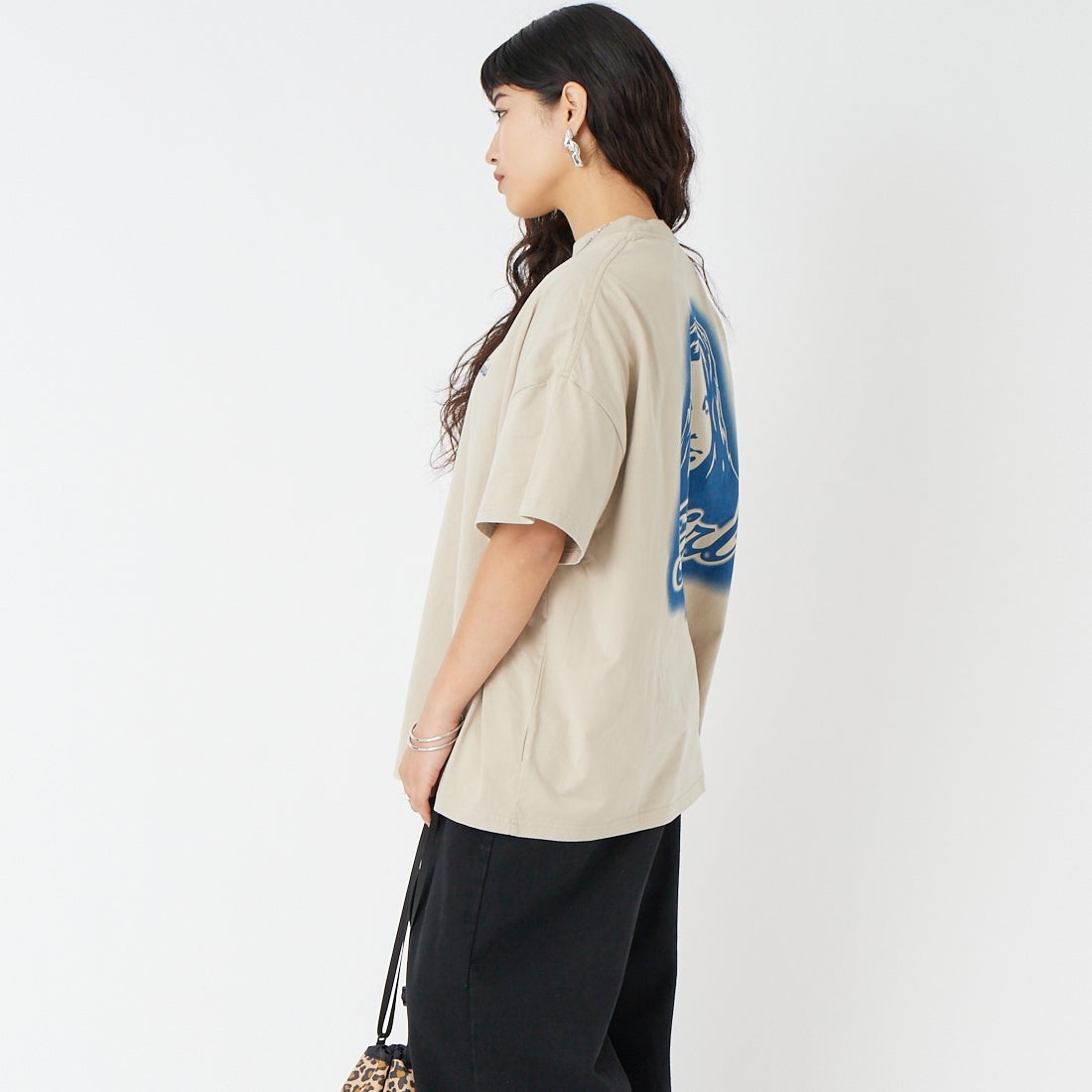 X-girl [エックスガール] スプレーフェイス 半袖Tシャツワンピース [105262041011] BEIGE &&モデル身長：162cm 着用サイズ：S&&
