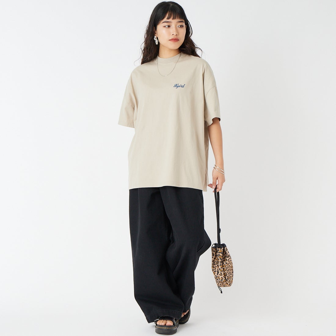 X-girl [エックスガール] スプレーフェイス 半袖Tシャツワンピース [105262041011] BEIGE &&モデル身長：162cm 着用サイズ：S&&