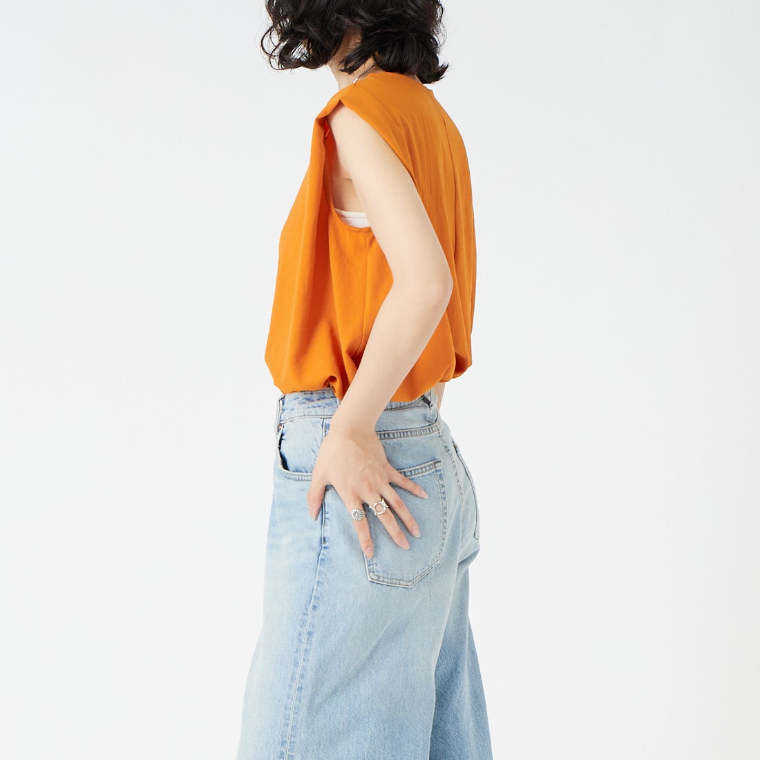 Jeans Factory Clothes [ジーンズファクトリークローズ] 肩タックノースリーブトップス [21268057] 020 ｵﾚﾝｼﾞ &&モデル身長：162cm 着用サイズ：F&&