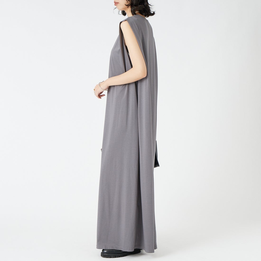 Jeans Factory Clothes [ジーンズファクトリークローズ] 接触冷感ノースリーブタックワンピース [21268058] 003 ﾁｬｺｰﾙ &&モデル身長：162cm 着用サイズ：38&&