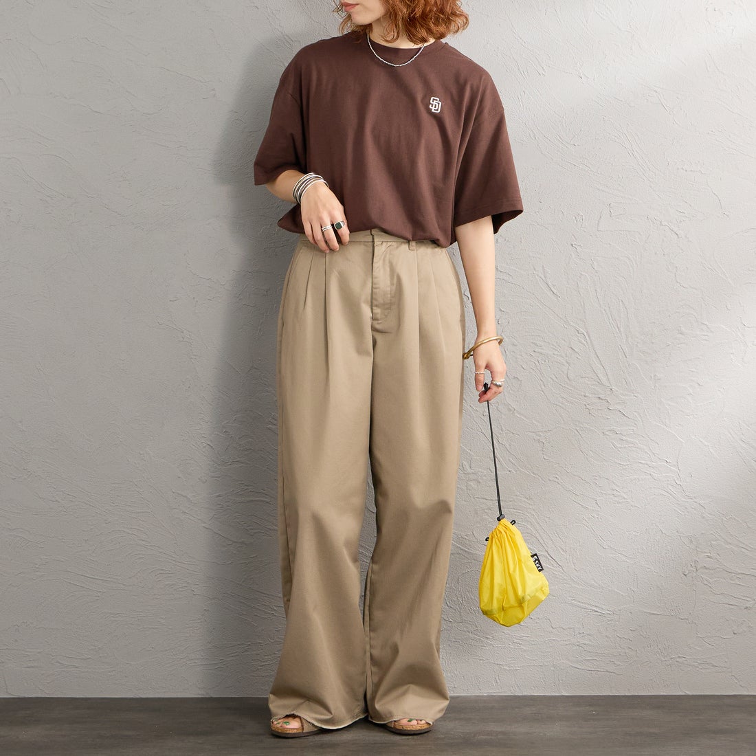 Fanatics [ファナティクス] 別注 MLBロゴ バックプリント ショートスリーブTシャツ [ML0126SS0012-JF] BROWN SD &&モデル身長：158cm 着用サイズ：S&&