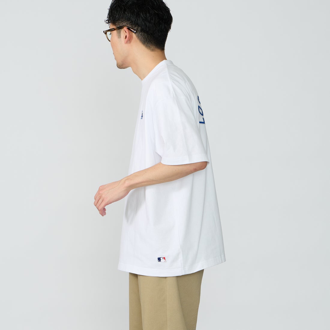 Fanatics [ファナティクス] 別注 MLBロゴ バックプリント ショートスリーブTシャツ [ML0126SS0012-JF] WHITE LA &&モデル身長：167cm 着用サイズ：L&&