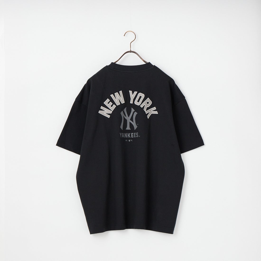 Fanatics [ファナティクス] 別注 MLBロゴ バックプリント ショートスリーブTシャツ [ML0126SS0012-JF] BLACK NY