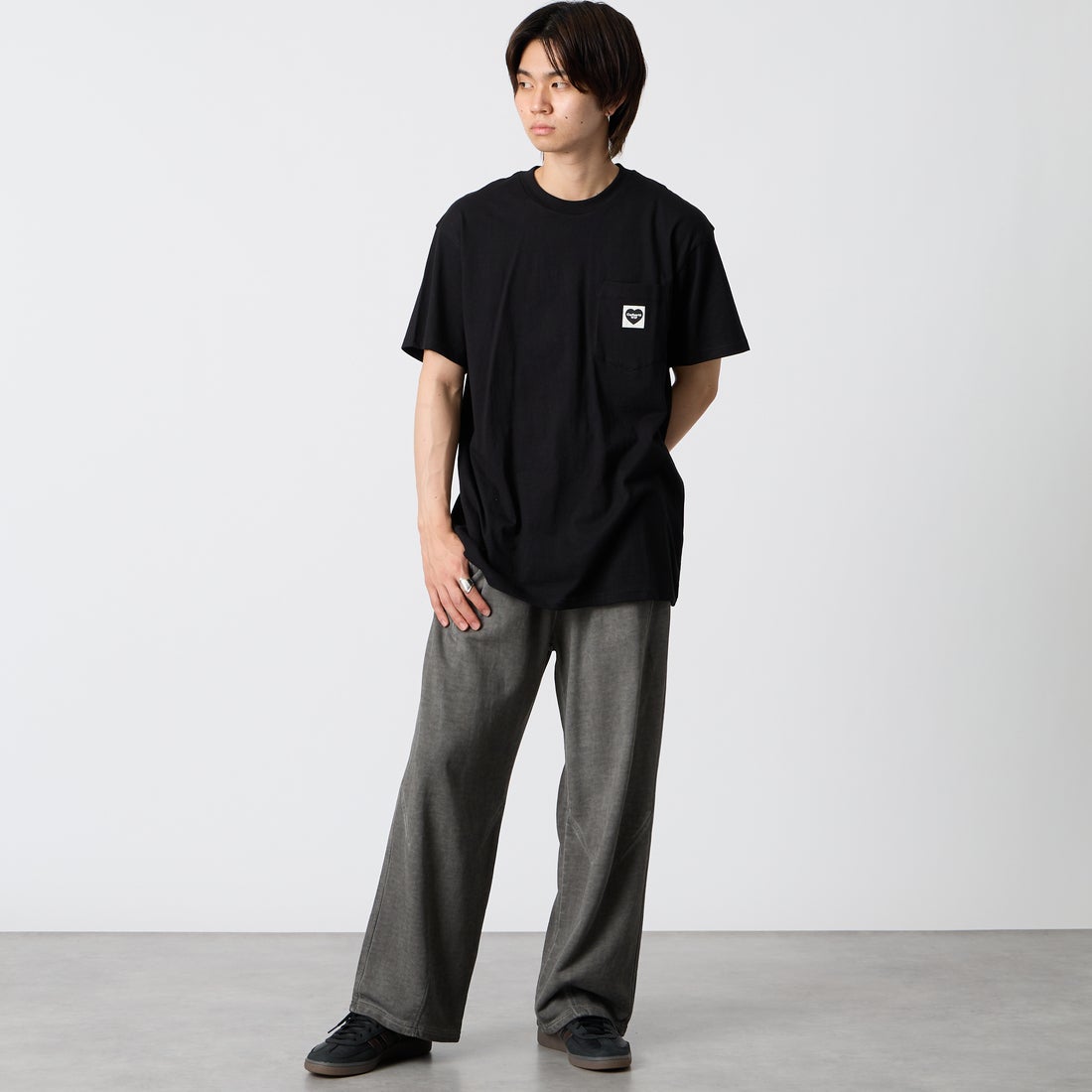carhartt WIP [カーハートダブリューアイピー] ショートスリーブポケットハートTシャツ [I032128] BLACK/BLAC &&モデル身長：177cm 着用サイズ：M&&