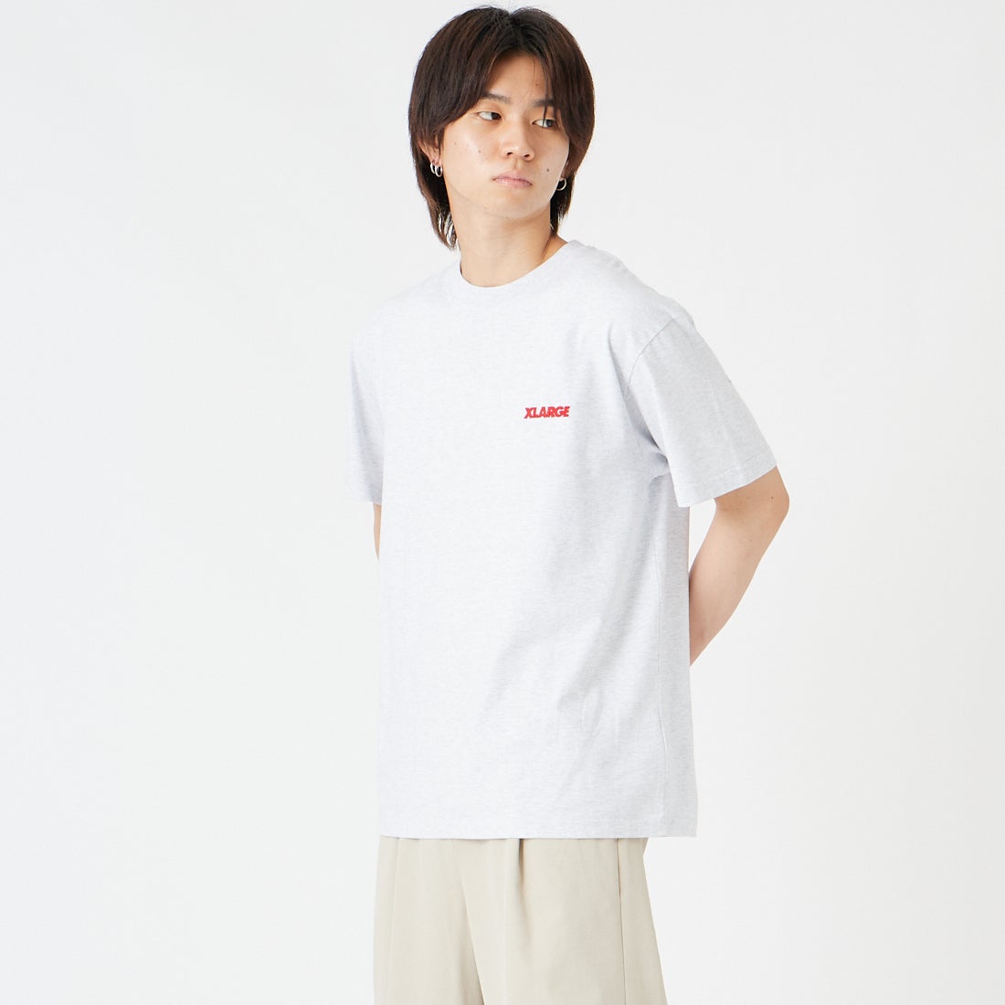 XLARGE [エクストララージ] スランテッドOG ショートスリーブTシャツ [101262011039] ASH &&モデル身長：177cm 着用サイズ：M&&