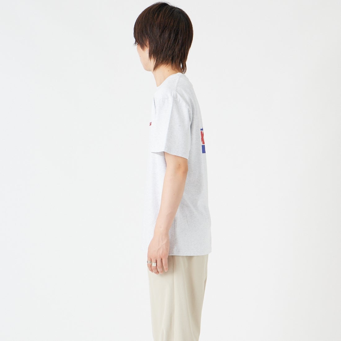 XLARGE [エクストララージ] スランテッドOG ショートスリーブTシャツ [101262011039] ASH &&モデル身長：177cm 着用サイズ：M&&
