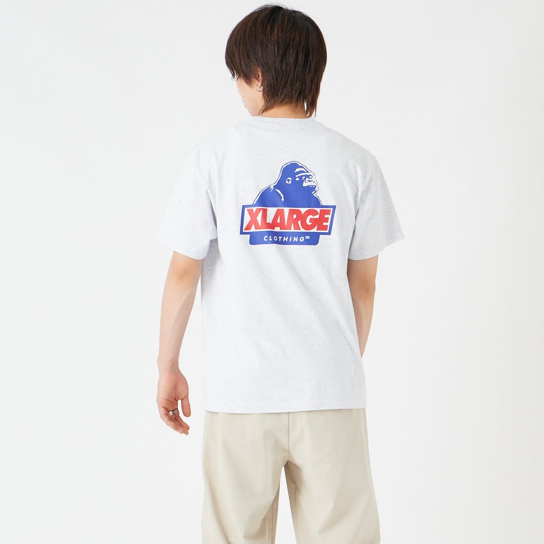 XLARGE [エクストララージ] スランテッドOG ショートスリーブTシャツ [101262011039] ASH &&モデル身長：177cm 着用サイズ：M&&
