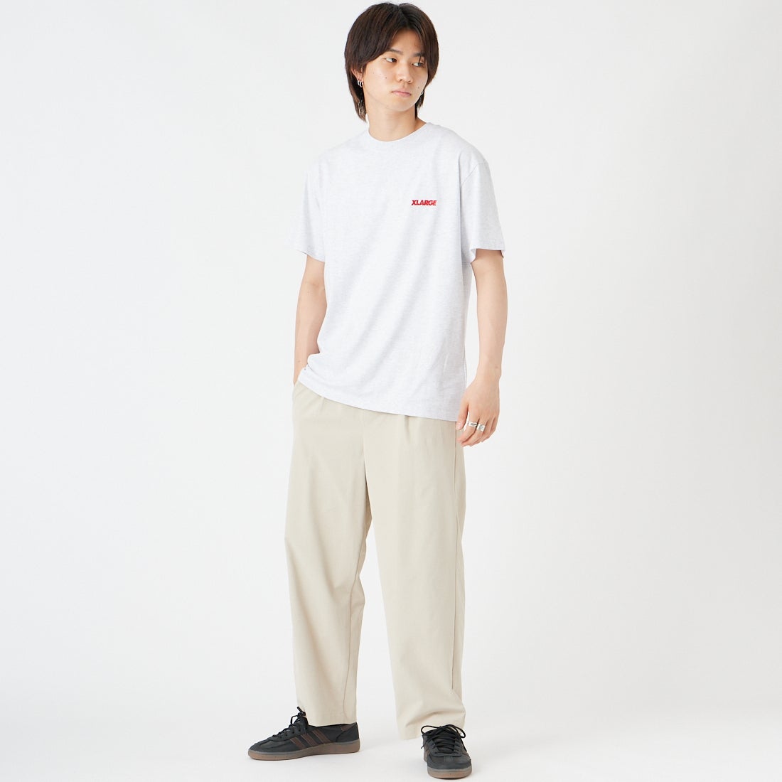 XLARGE [エクストララージ] スランテッドOG ショートスリーブTシャツ [101262011039] ASH &&モデル身長：177cm 着用サイズ：M&&