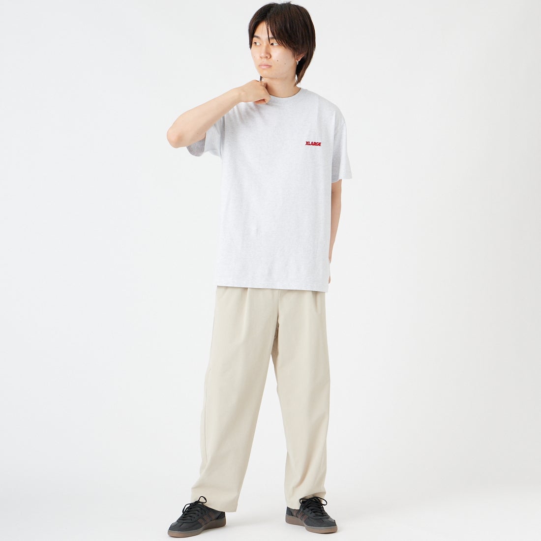 XLARGE [エクストララージ] スランテッドOG ショートスリーブTシャツ [101262011039] ASH &&モデル身長：177cm 着用サイズ：M&&