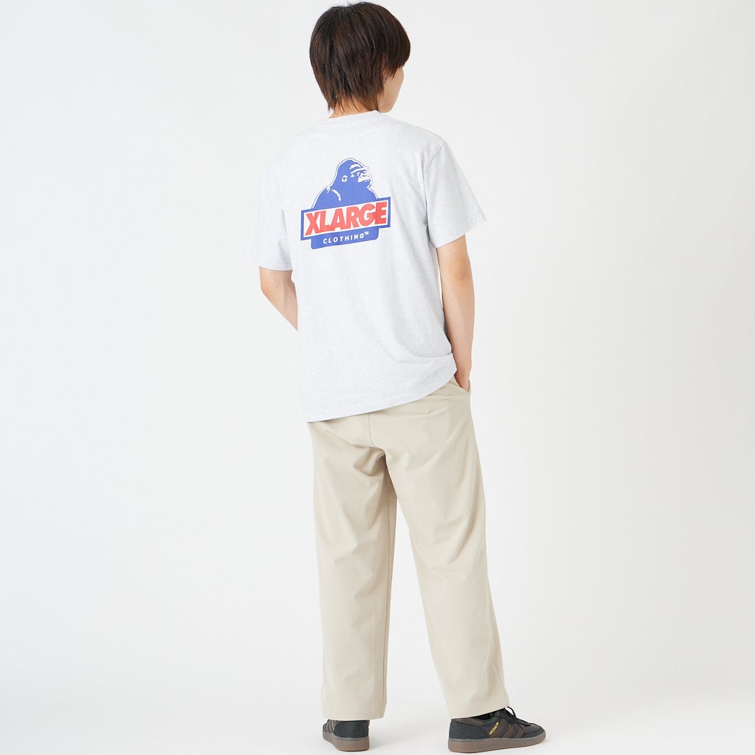 XLARGE [エクストララージ] スランテッドOG ショートスリーブTシャツ [101262011039] ASH &&モデル身長：177cm 着用サイズ：M&&
