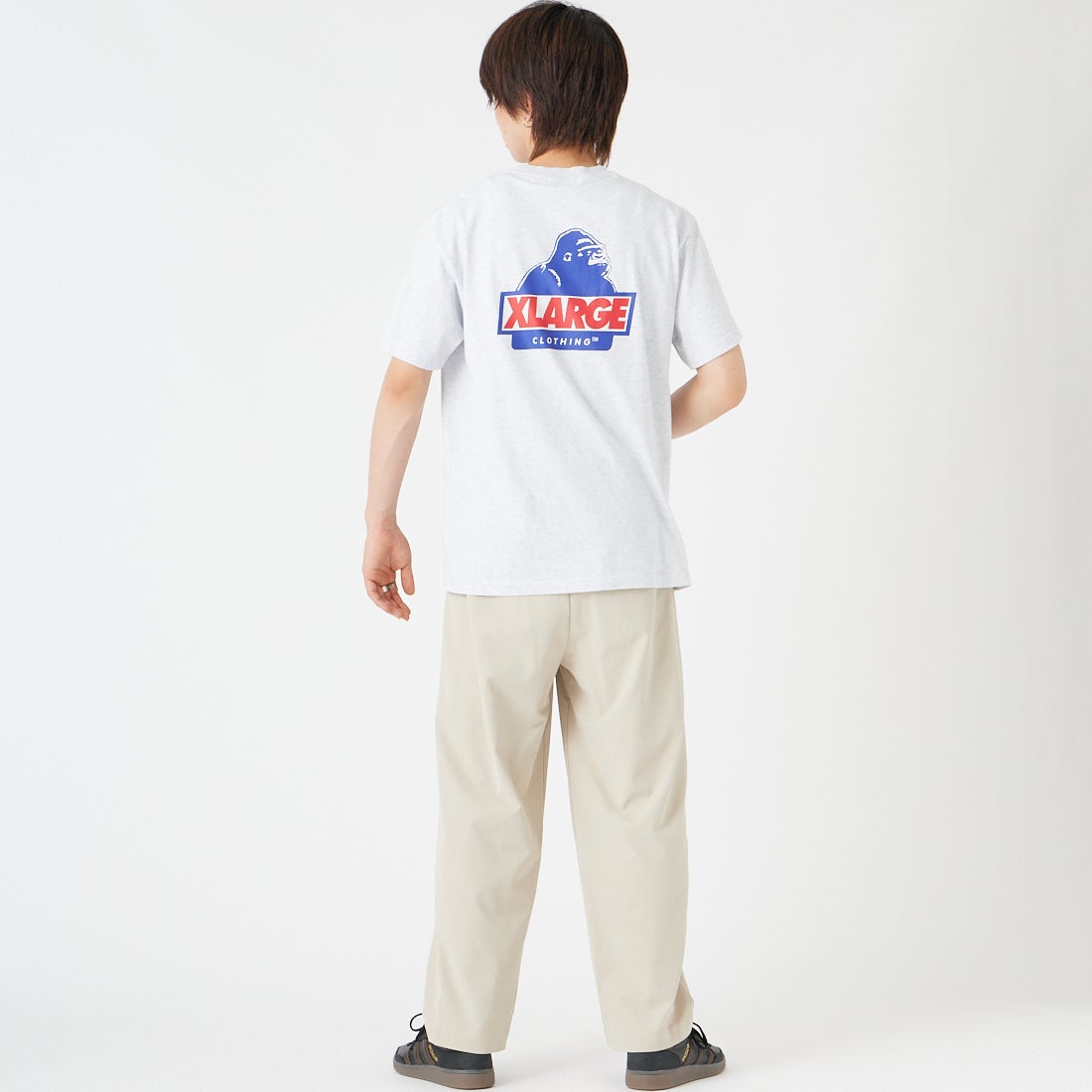 XLARGE [エクストララージ] スランテッドOG ショートスリーブTシャツ [101262011039] ASH &&モデル身長：177cm 着用サイズ：M&&