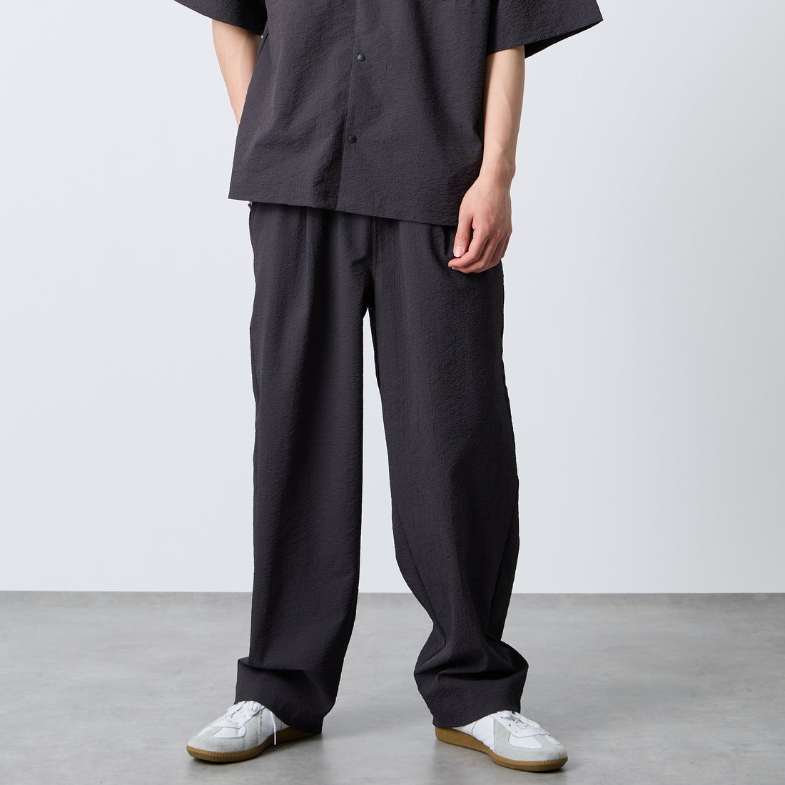 THOUSAND MILE [サウザンド マイル] 別注 ショートスリーブシャツ パンツセットアップ [TM261SS50841-JF] 19 DK.GRAY &&モデル身長：177cm 着用サイズ：L&&