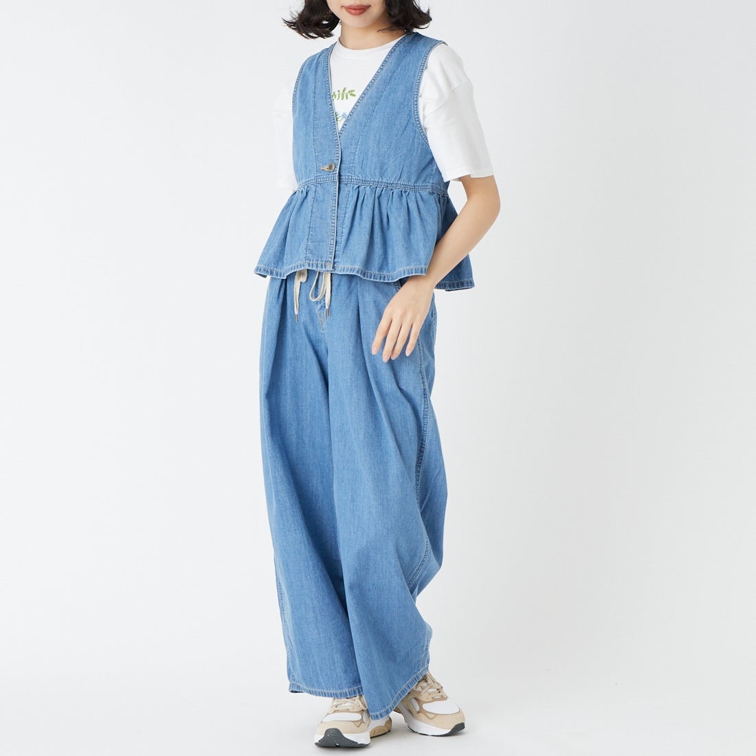 SOMETHING [サムシング] ペプラムデニムビスチェ [SNT123] 2698 L.BLU &&モデル身長：162cm 着用サイズ：F&&