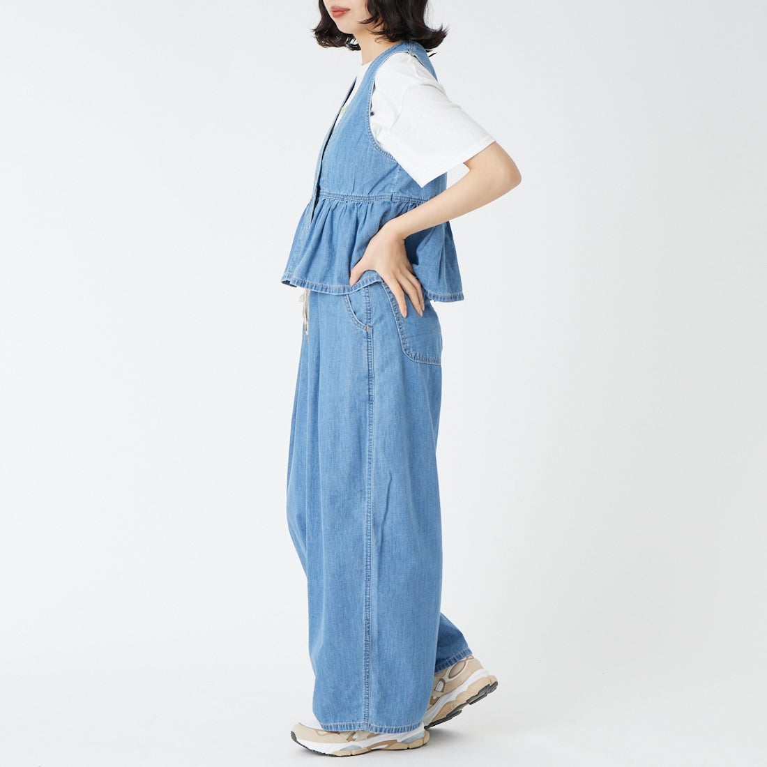 SOMETHING [サムシング] ペプラムデニムビスチェ [SNT123] 2698 L.BLU &&モデル身長：162cm 着用サイズ：F&&
