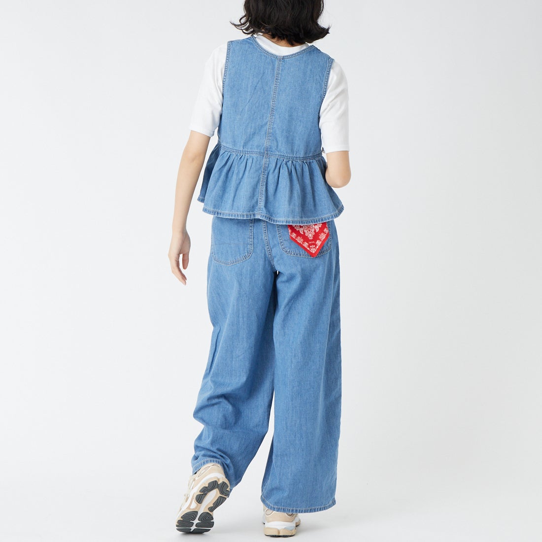 SOMETHING [サムシング] ペプラムデニムビスチェ [SNT123] 2698 L.BLU &&モデル身長：162cm 着用サイズ：F&&