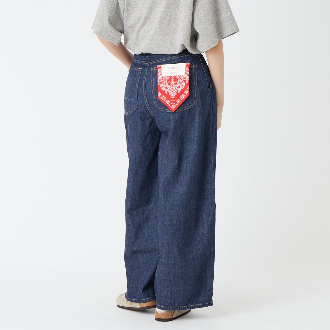 SOMETHING [サムシング] ハイパー カーブデニムパンツ [SN888] 2600 O.W &&モデル身長：162cm 着用サイズ：XS&&