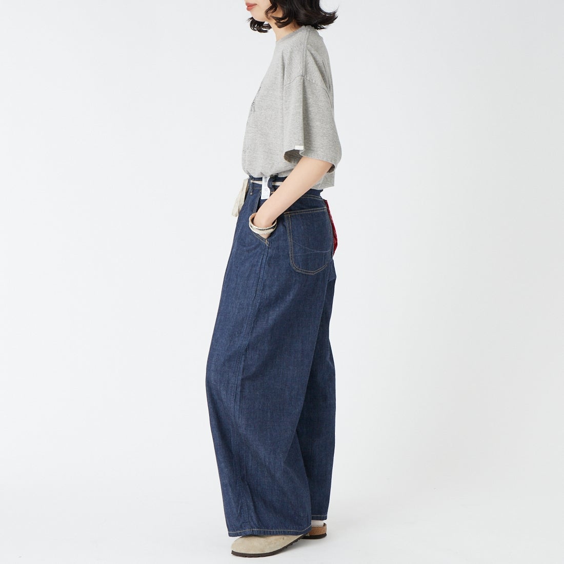 SOMETHING [サムシング] ハイパー カーブデニムパンツ [SN888] 2600 O.W &&モデル身長：162cm 着用サイズ：XS&&