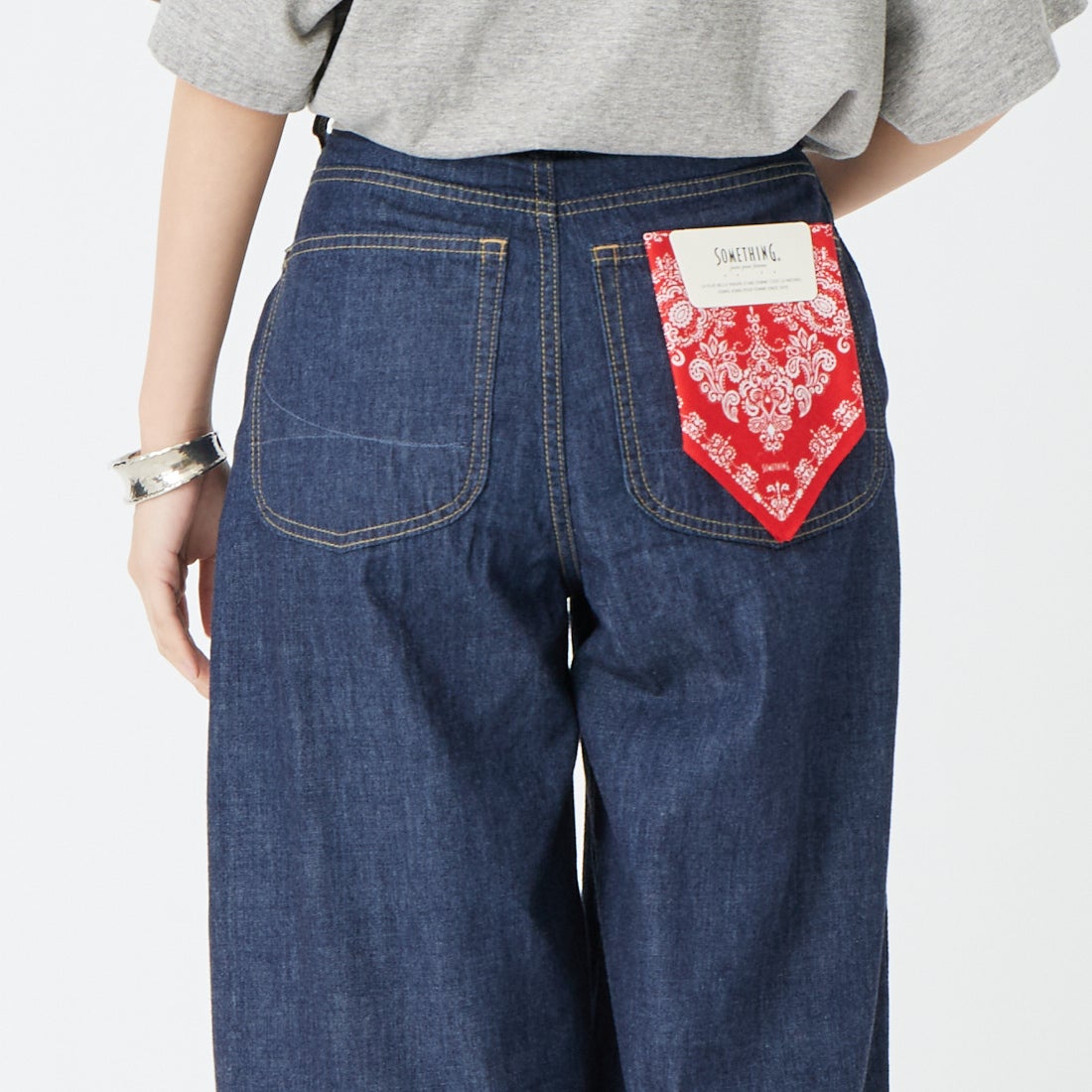 SOMETHING [サムシング] ハイパー カーブデニムパンツ [SN888] 2600 O.W &&モデル身長：162cm 着用サイズ：XS&&