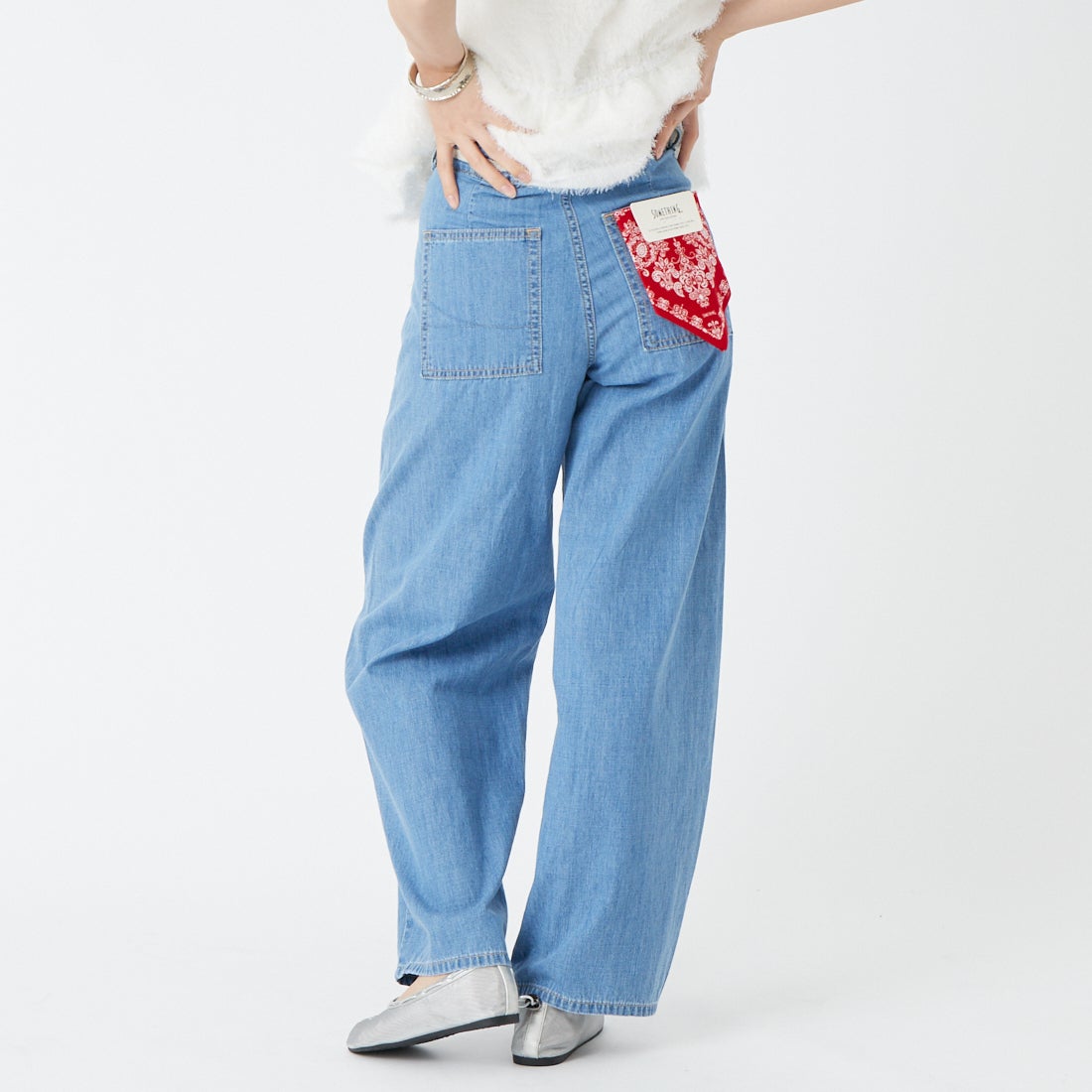 SOMETHING [サムシング] ベイカー カーブライトオンスデニムパンツ [SN800]  2698 L.BLU &&モデル身長：162cm 着用サイズ：XS&&