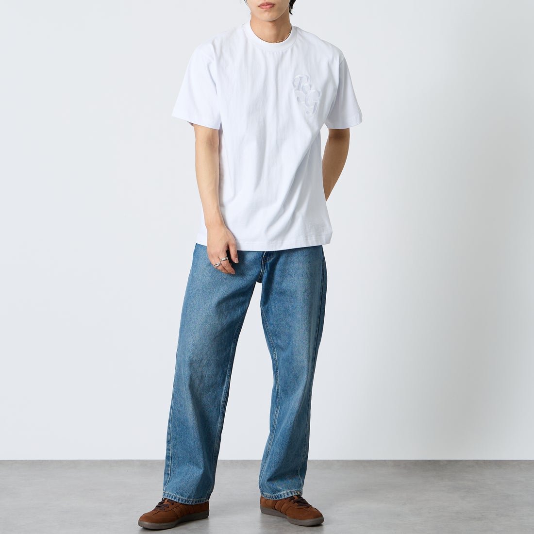 PARIS SAINT-GERMAN [パリ・サンジェルマン] 別注 ワンポイント刺繍ロゴ ショートスリーブTシャツ [PS0126SS0009-JF] WHITE &&モデル身長：179cm 着用サイズ：L&&