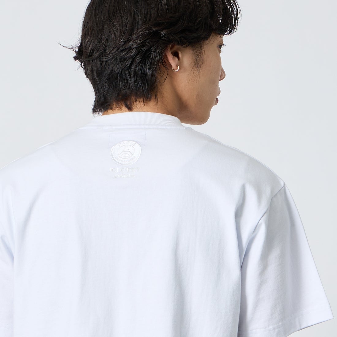 PARIS SAINT-GERMAN [パリ・サンジェルマン] 別注 ワンポイント刺繍ロゴ ショートスリーブTシャツ [PS0126SS0009-JF] WHITE &&モデル身長：179cm 着用サイズ：L&&
