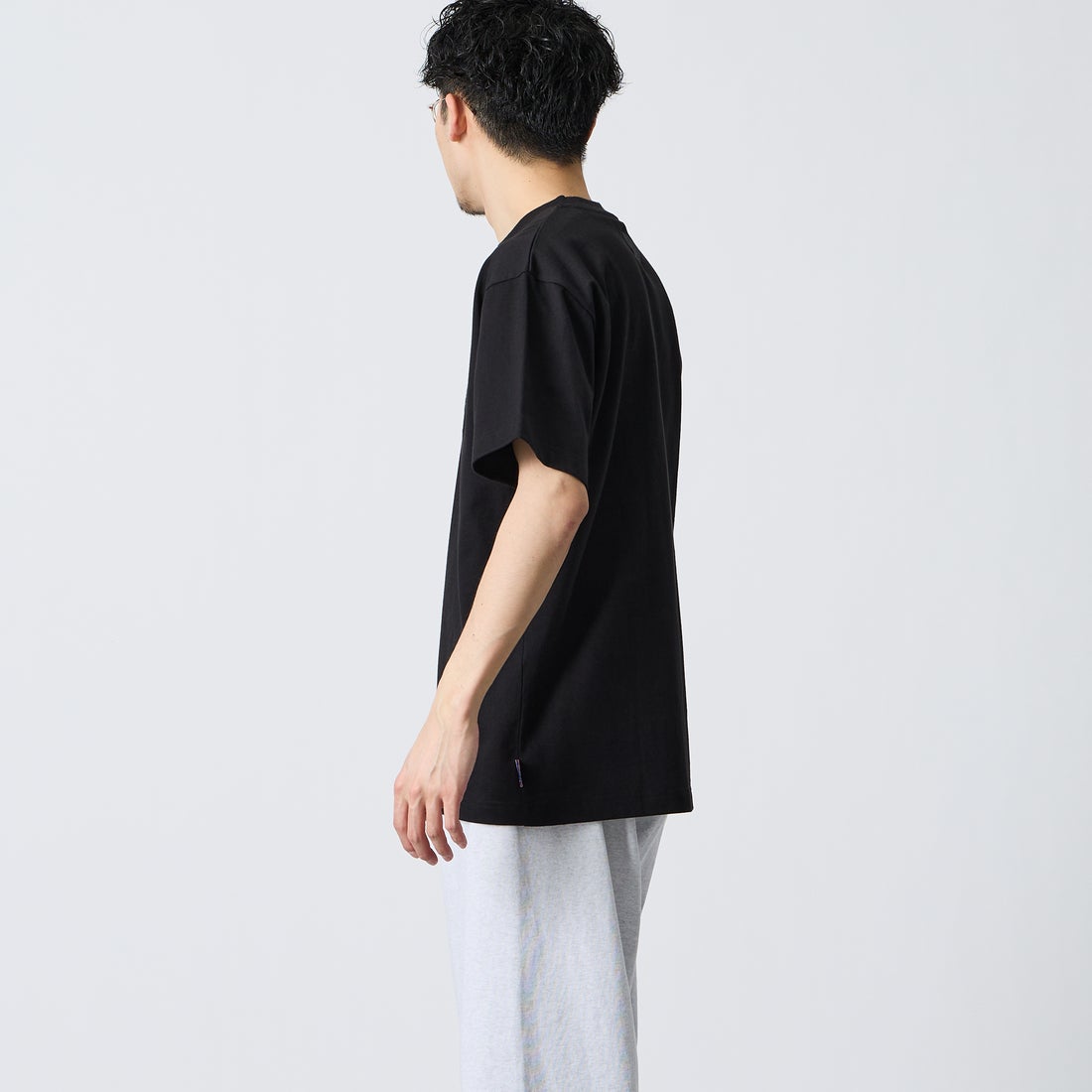 PARIS SAINT-GERMAN [パリ・サンジェルマン] 別注 ワンポイント刺繍ロゴ ショートスリーブTシャツ [PS0126SS0009-JF] BLACK &&モデル身長：167cm 着用サイズ：L&&