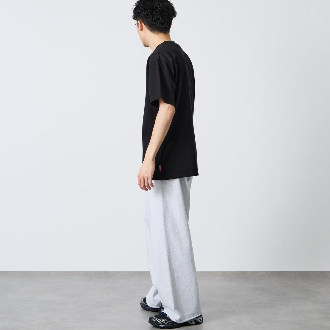 PARIS SAINT-GERMAN [パリ・サンジェルマン] 別注 ワンポイント刺繍ロゴ ショートスリーブTシャツ [PS0126SS0009-JF] BLACK &&モデル身長：167cm 着用サイズ：L&&