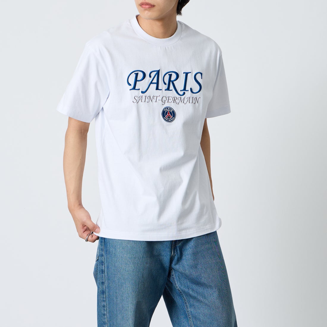 PARIS SAINT-GERMAN [パリ・サンジェルマン] 別注 フロント刺繍ロゴ ショートスリーブTシャツ [PS0126SS0010-JF] WHITE &&モデル身長：179cm 着用サイズ：L&&