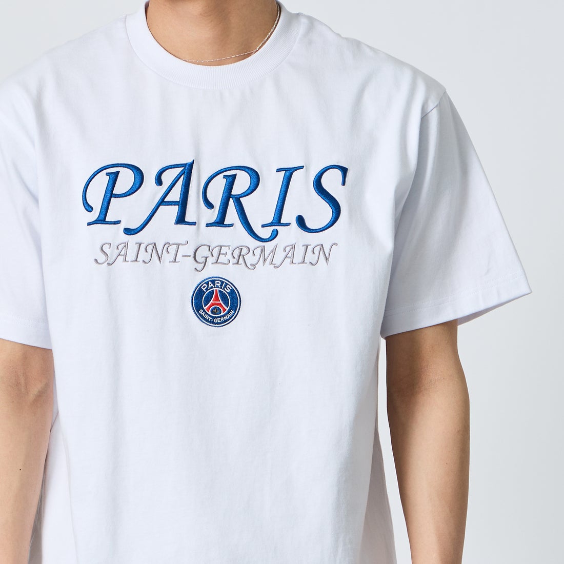 PARIS SAINT-GERMAN [パリ・サンジェルマン] 別注 フロント刺繍ロゴ ショートスリーブTシャツ [PS0126SS0010-JF] WHITE &&モデル身長：179cm 着用サイズ：L&&