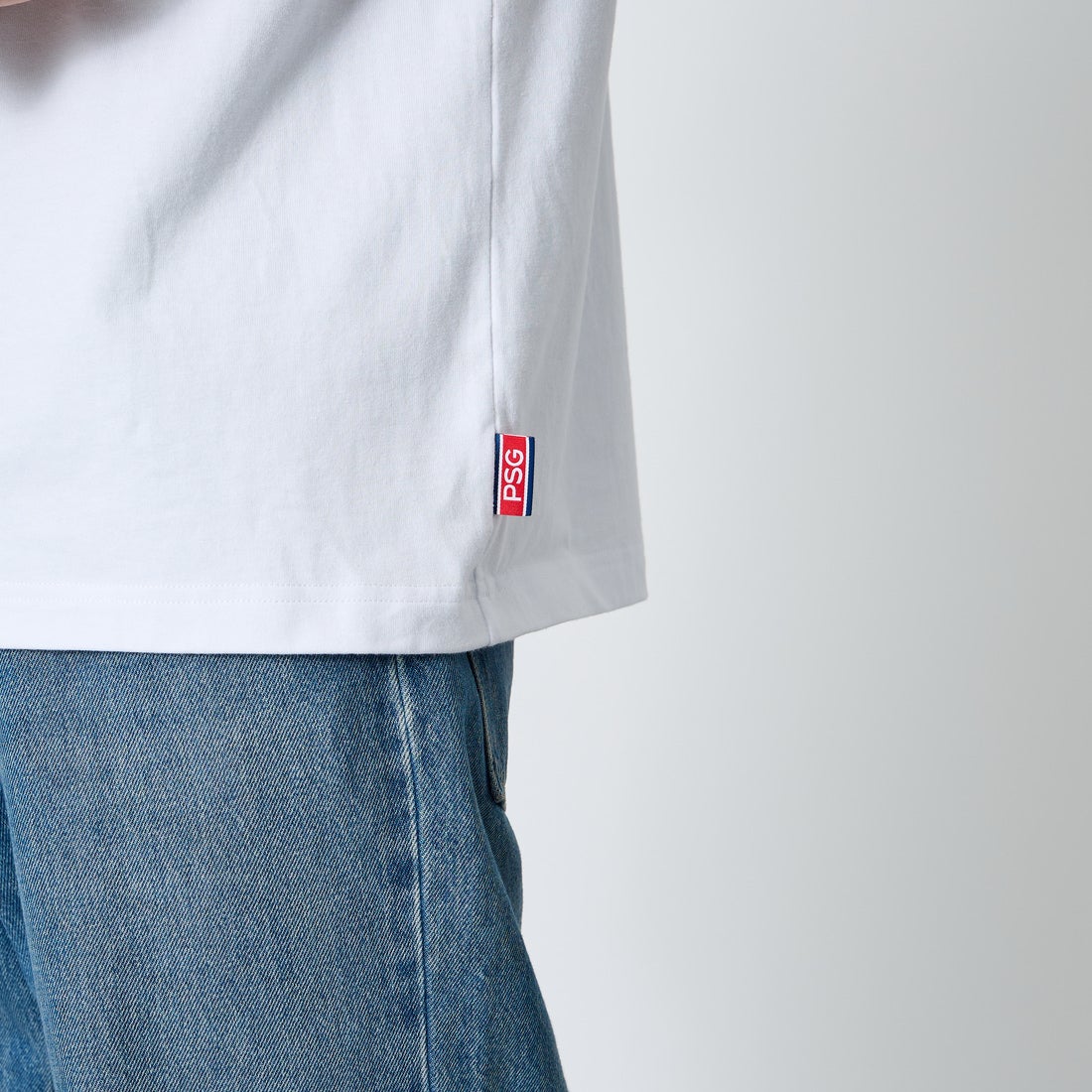 PARIS SAINT-GERMAN [パリ・サンジェルマン] 別注 フロント刺繍ロゴ ショートスリーブTシャツ [PS0126SS0010-JF] WHITE &&モデル身長：179cm 着用サイズ：L&&