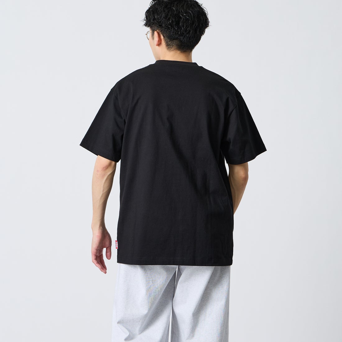 PARIS SAINT-GERMAN [パリ・サンジェルマン] 別注 フロント刺繍ロゴ ショートスリーブTシャツ [PS0126SS0010-JF] BLACK &&モデル身長：167cm 着用サイズ：L&&