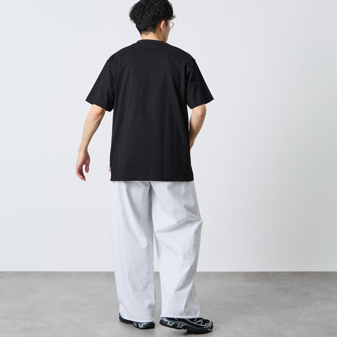 PARIS SAINT-GERMAN [パリ・サンジェルマン] 別注 フロント刺繍ロゴ ショートスリーブTシャツ [PS0126SS0010-JF] BLACK &&モデル身長：167cm 着用サイズ：L&&