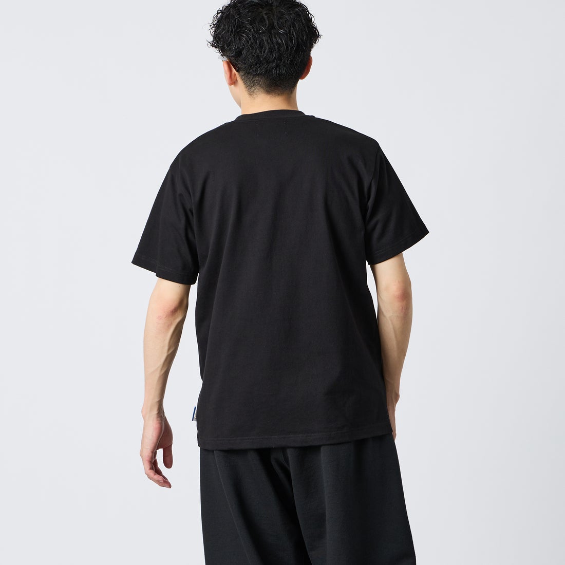 PARIS SAINT-GERMAN [パリ・サンジェルマン] 別注 フロント刺繍ロゴ ショートスリーブTシャツ [PS0126SS0010-JF] BLACK &&モデル身長：168cm 着用サイズ：M&&