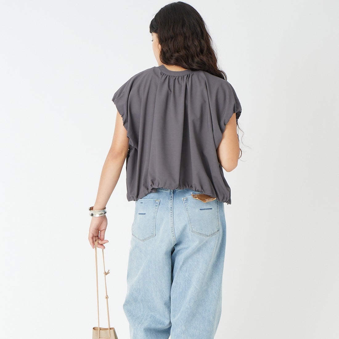 CHIGNON [シニヨン] 梳毛調2WAYフレンチスリーブシャツ [1262-333MK] CHARCOAL &&モデル身長：162cm 着用サイズ：F&&