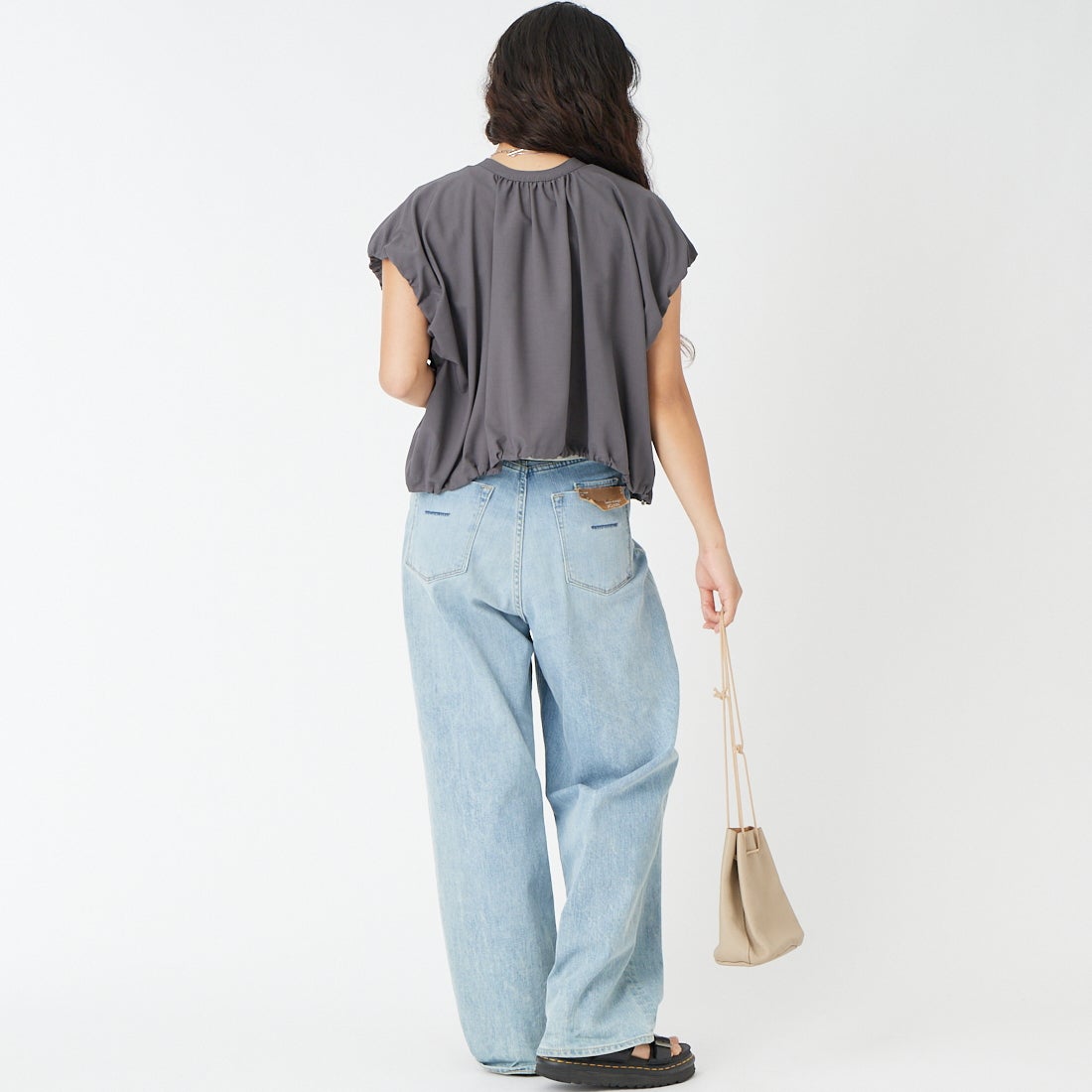 CHIGNON [シニヨン] 梳毛調2WAYフレンチスリーブシャツ [1262-333MK] CHARCOAL &&モデル身長：162cm 着用サイズ：F&&