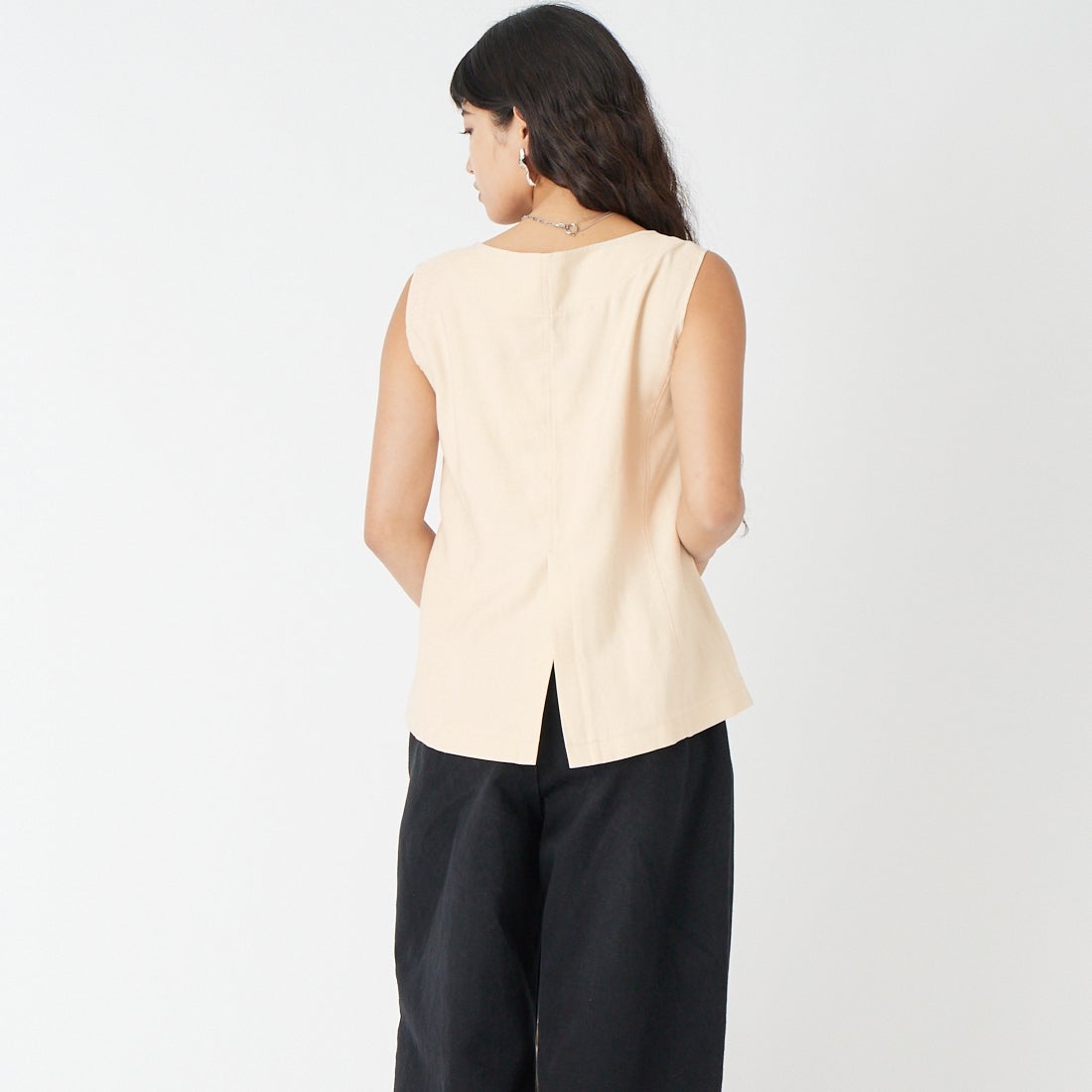 CHIGNON [シニヨン] 麻ミックスジレトップス [4262-302KK] ECRU &&モデル身長：162cm 着用サイズ：F&&