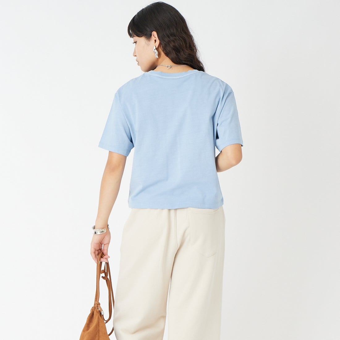 LACOSTE [ラコステ] ピグメントダイTシャツ [TF026] HBA CHAMBR &&モデル身長：162cm 着用サイズ：36&&