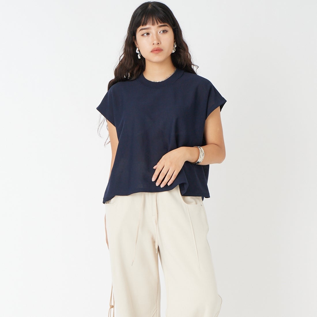 MICA&DEAL [マイカアンドディール] フレアショートプルオーバー [0126208149] NAVY &&モデル身長：162cm 着用サイズ：F&&
