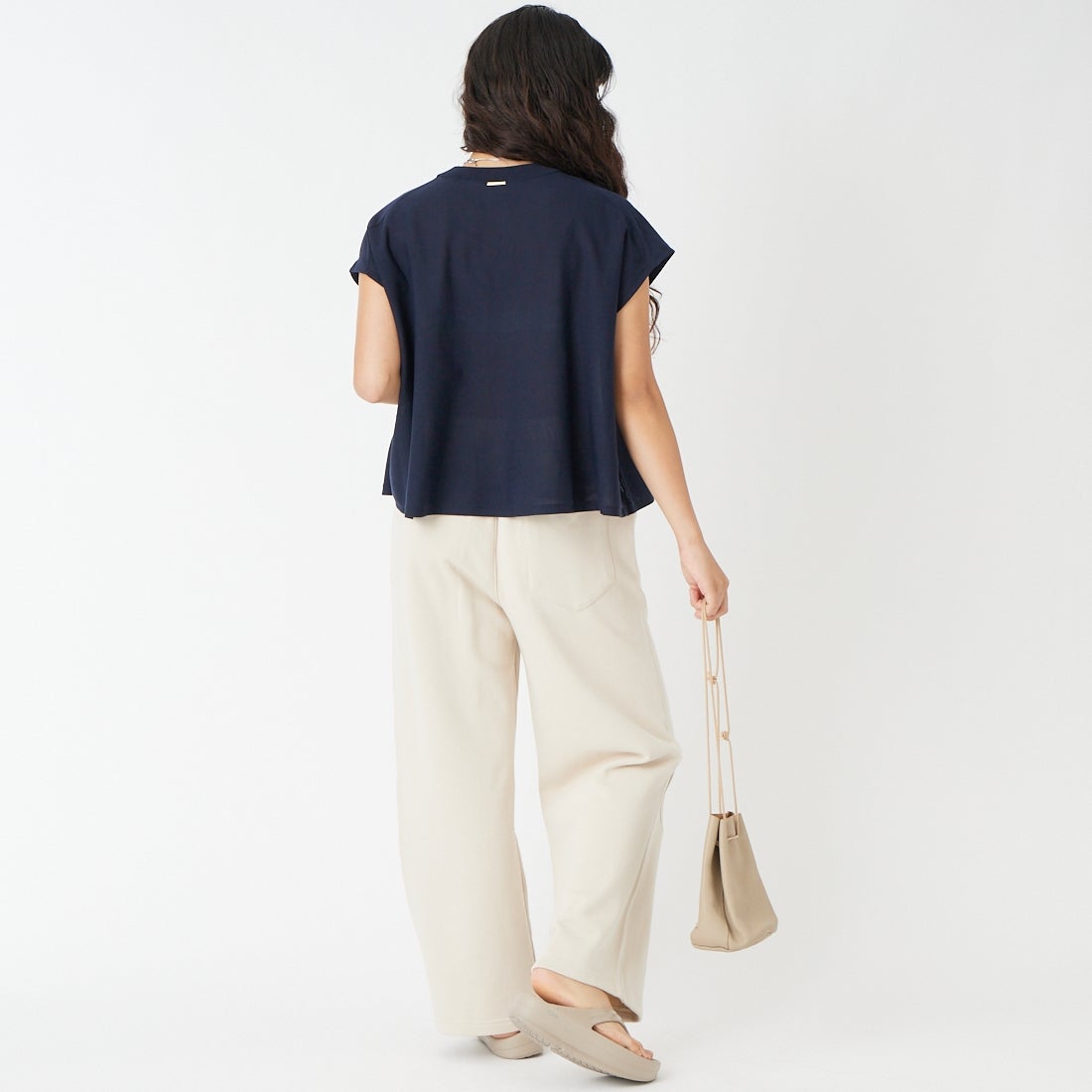 MICA&DEAL [マイカアンドディール] フレアショートプルオーバー [0126208149] NAVY &&モデル身長：162cm 着用サイズ：F&&