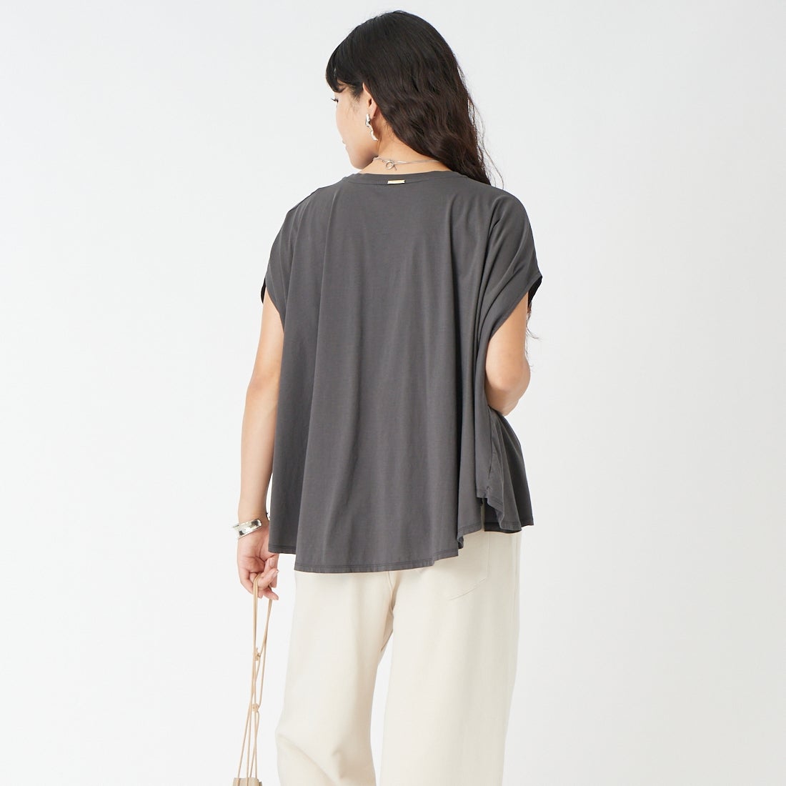 MICA&DEAL [マイカアンドディール] SOLMER プリントフレアTシャツ [0126209135] CHARCOAL &&モデル身長：162cm 着用サイズ：F&&