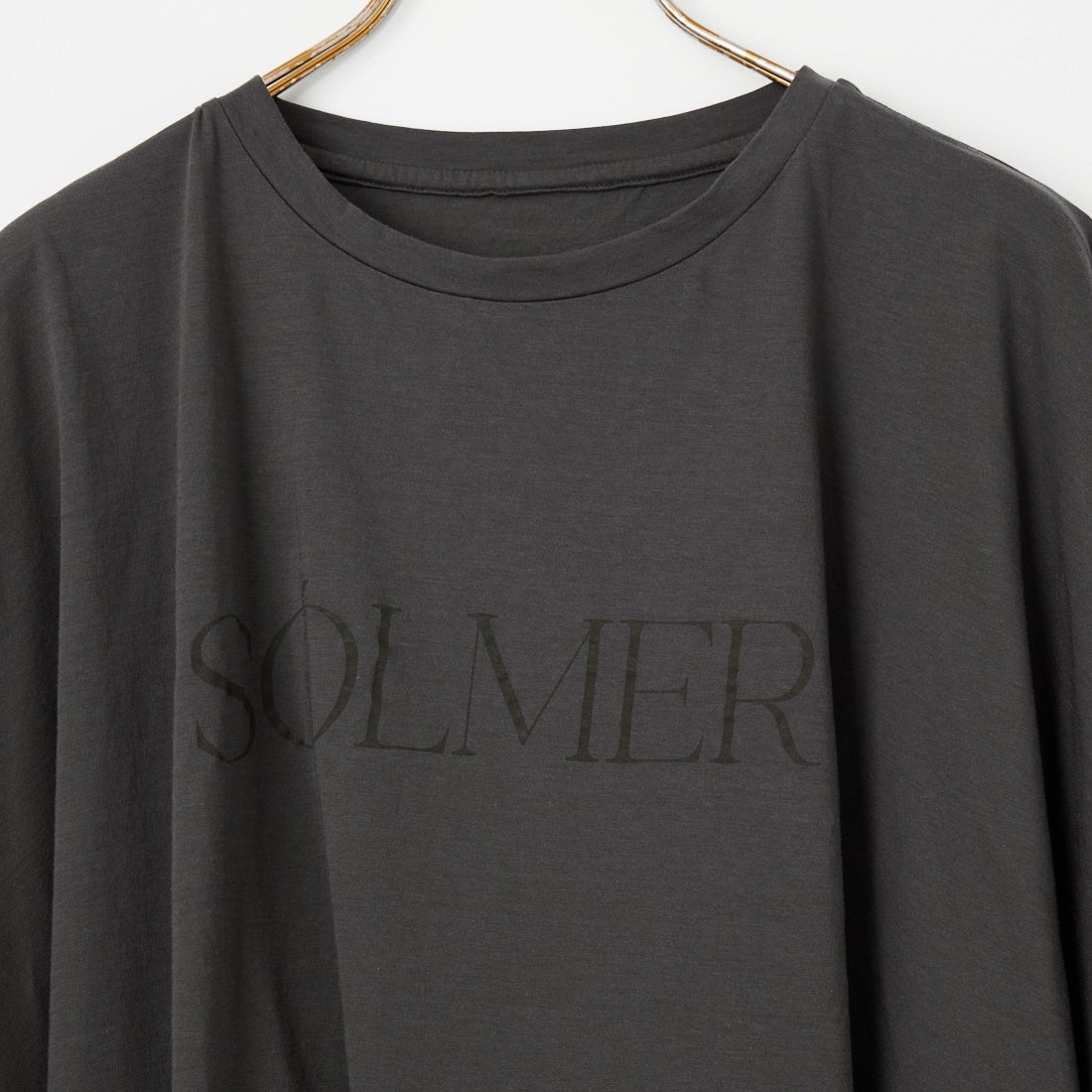 MICA&DEAL [マイカアンドディール] SOLMER プリントフレアTシャツ [0126209135] CHARCOAL