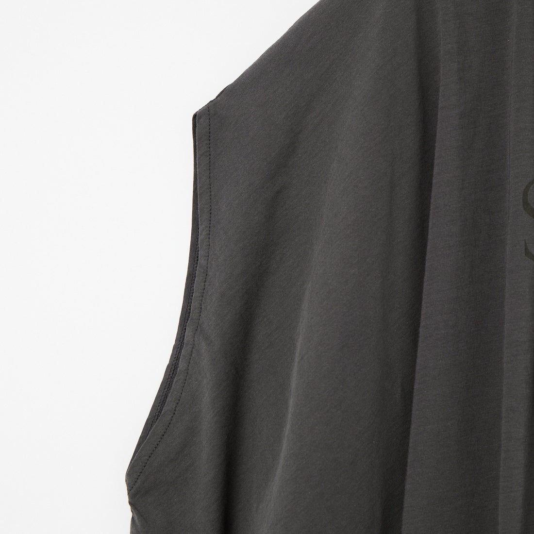 MICA&DEAL [マイカアンドディール] SOLMER プリントフレアTシャツ [0126209135] CHARCOAL